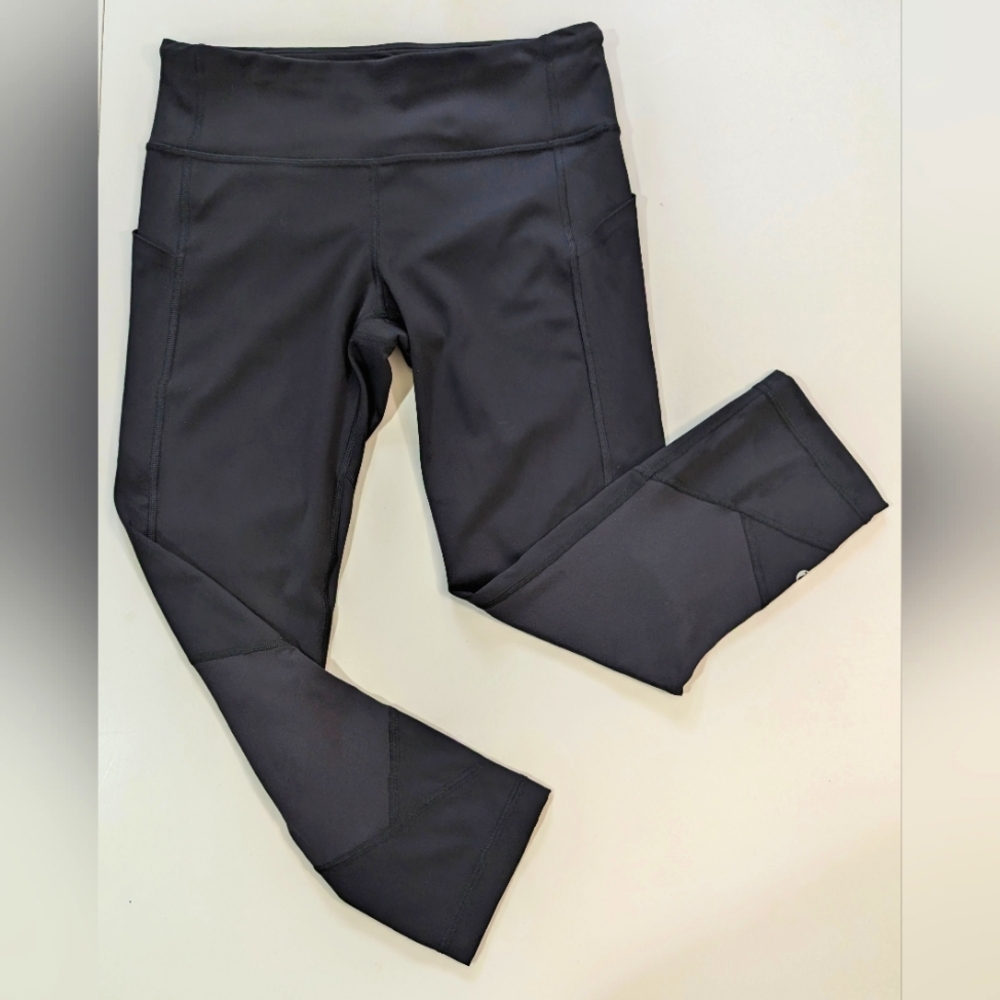 LULULEMON, Black Leggings with Mesh, Size 6, Excellent used condition.